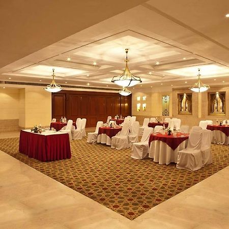 The Bristol Hotel Gurgaon Exterior foto
