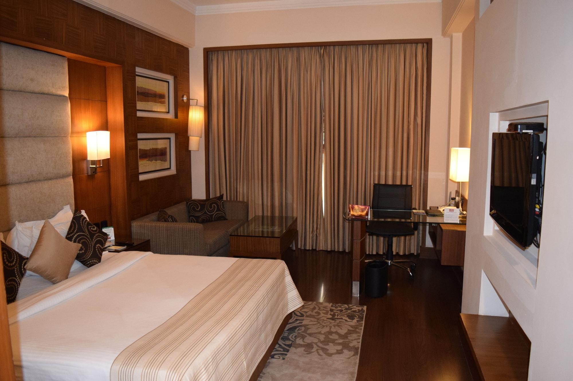 The Bristol Hotel Gurgaon Exterior foto