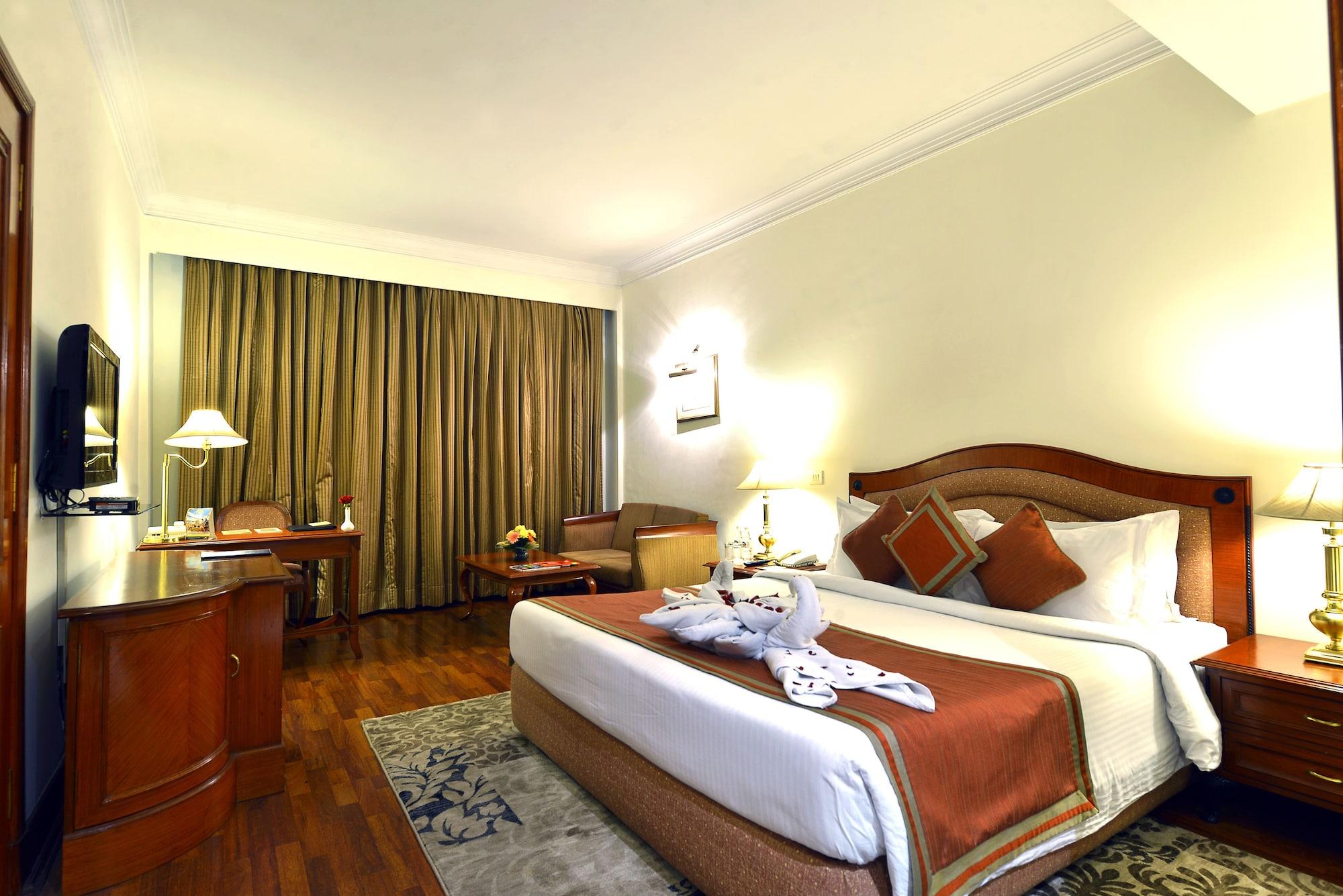 The Bristol Hotel Gurgaon Exterior foto