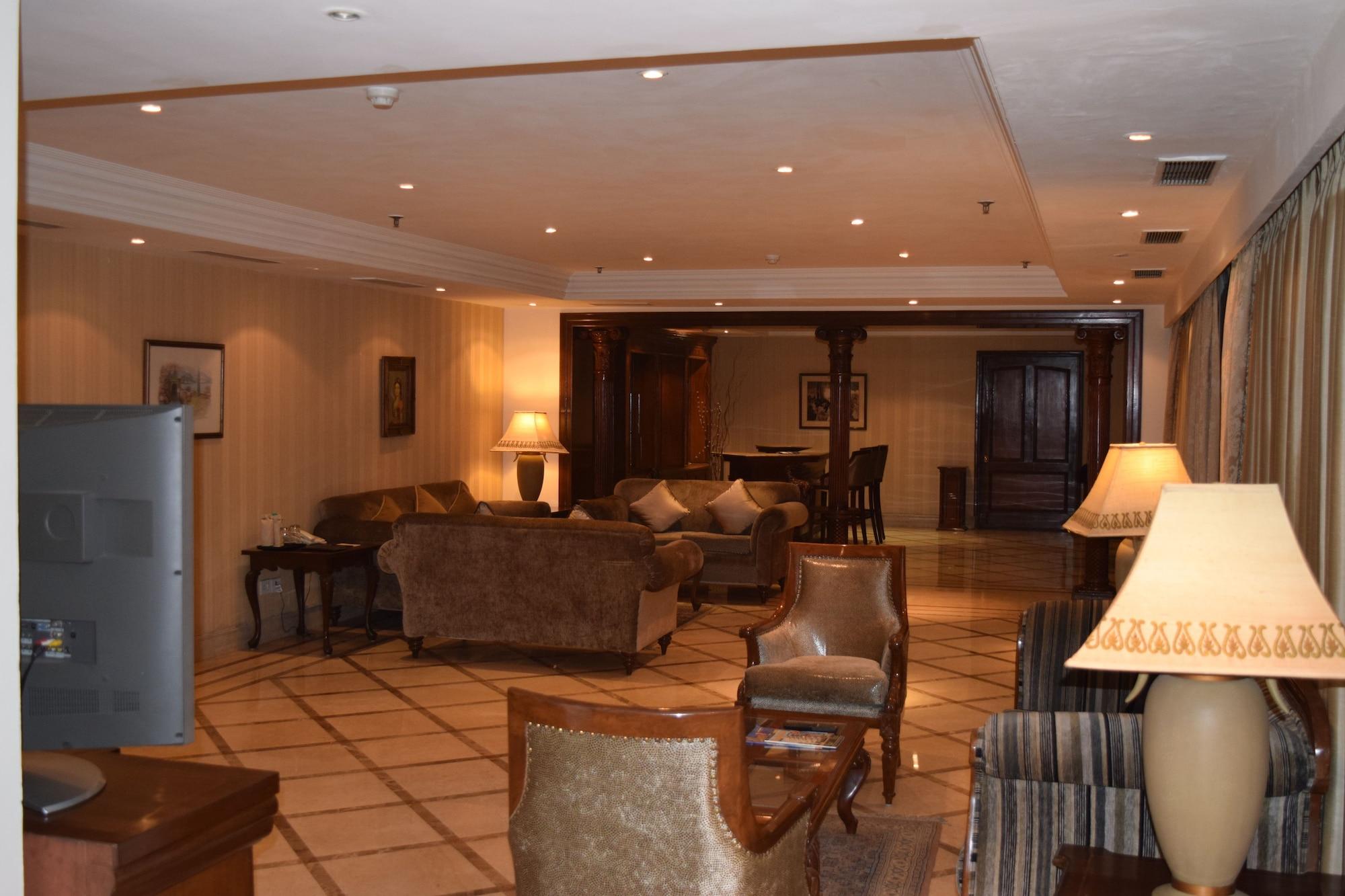 The Bristol Hotel Gurgaon Exterior foto
