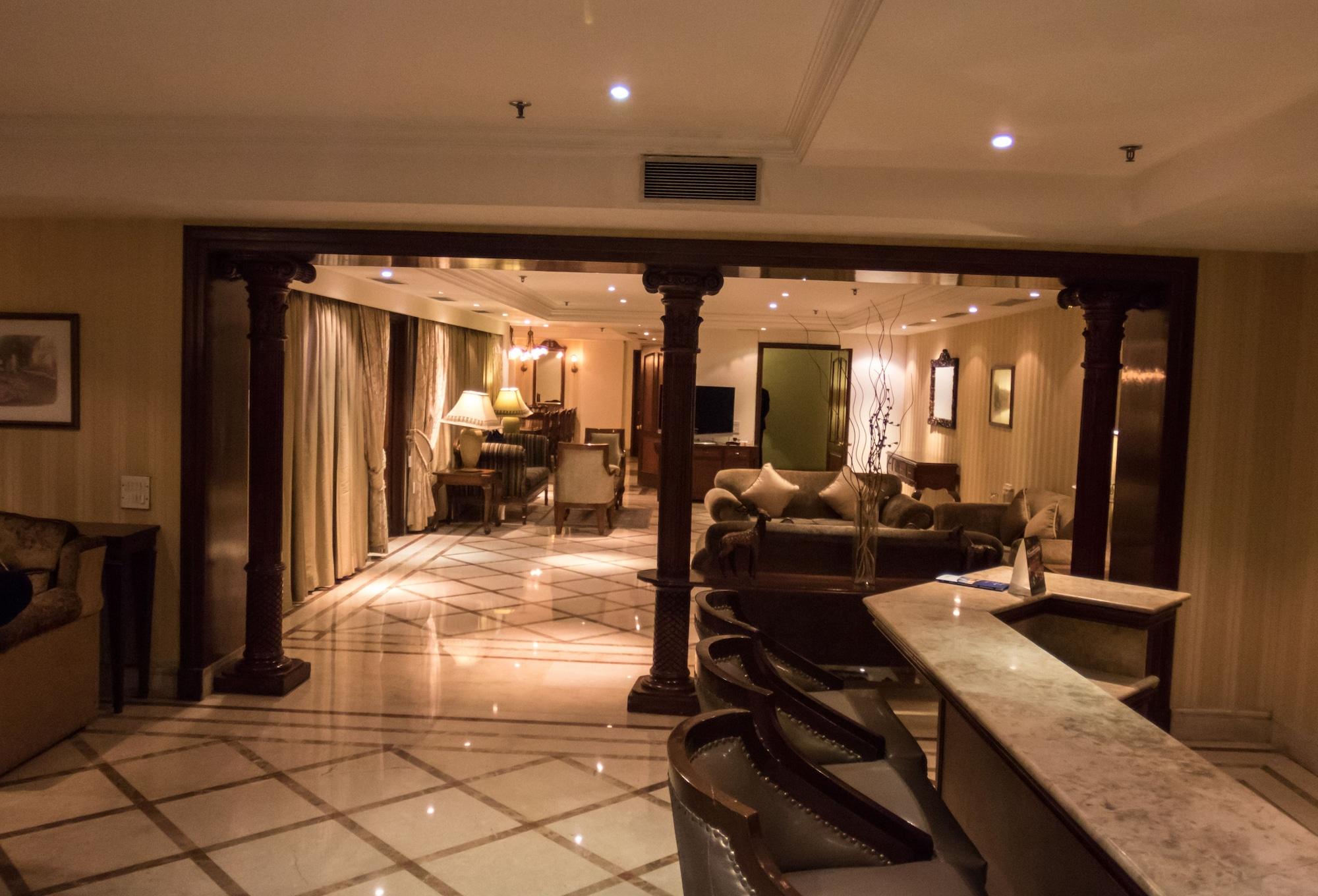 The Bristol Hotel Gurgaon Exterior foto