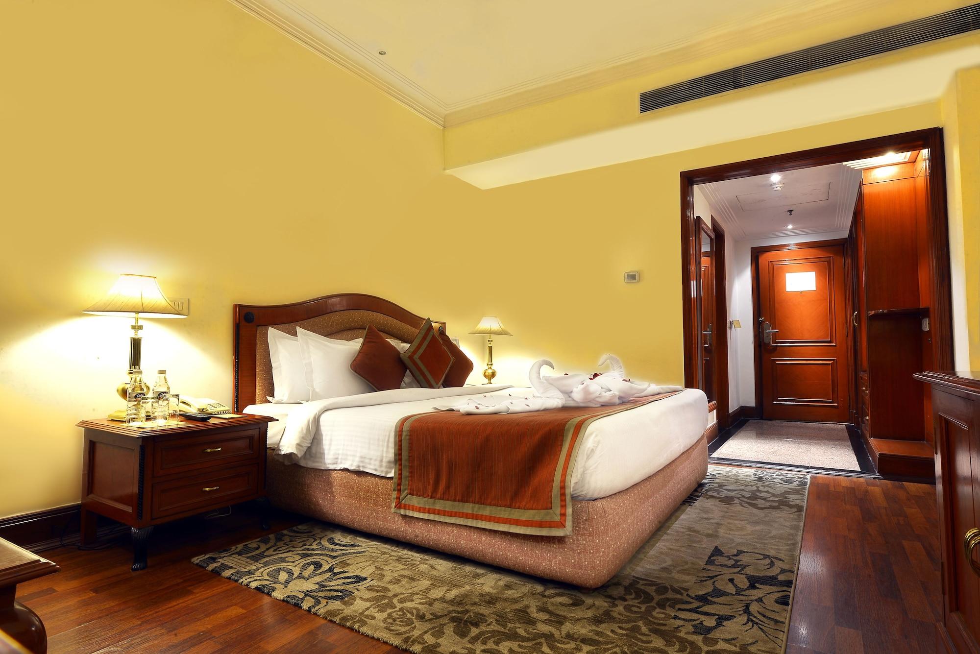The Bristol Hotel Gurgaon Exterior foto