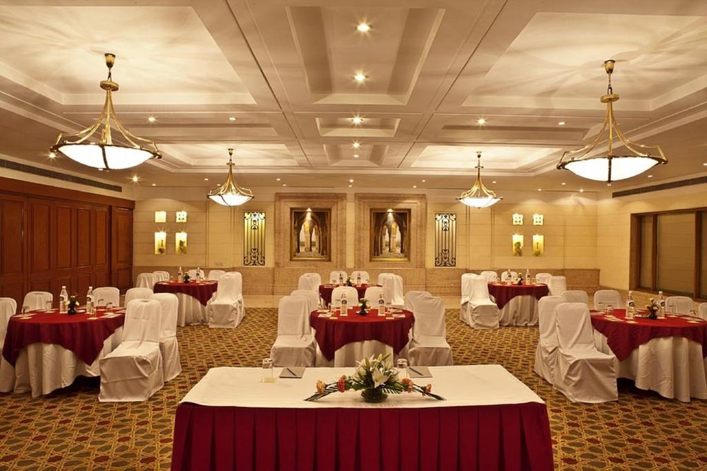 The Bristol Hotel Gurgaon Exterior foto
