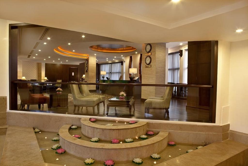 The Bristol Hotel Gurgaon Exterior foto