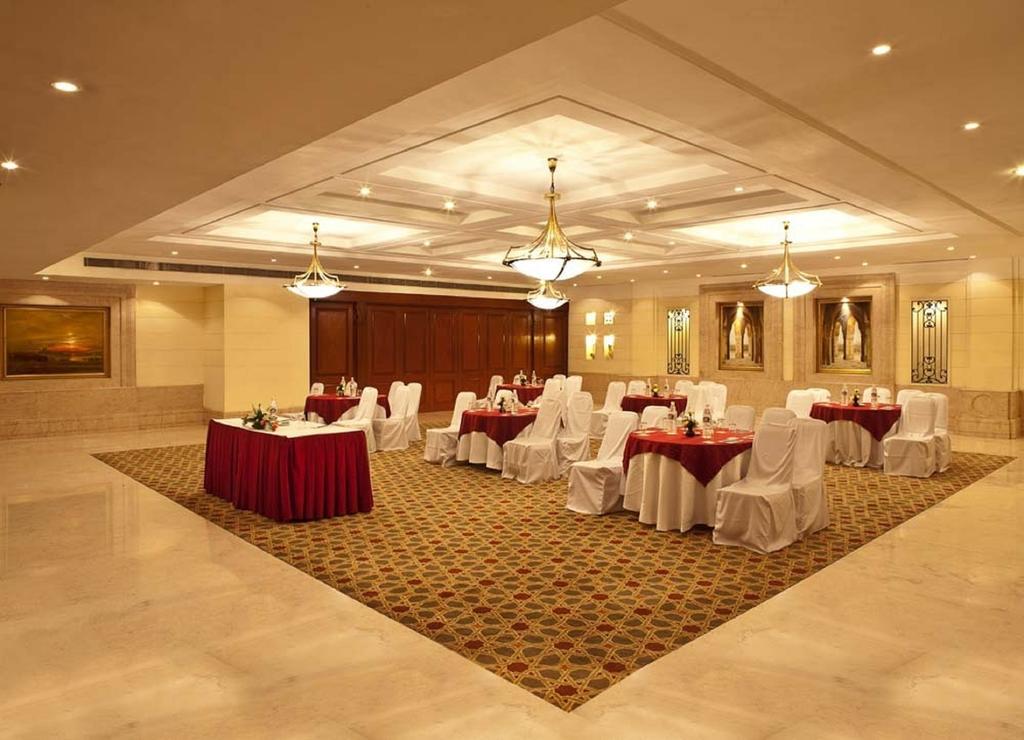 The Bristol Hotel Gurgaon Exterior foto