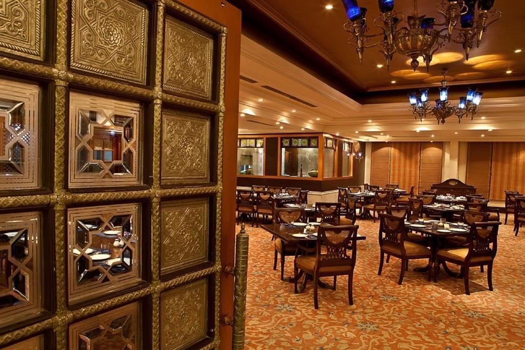 The Bristol Hotel Gurgaon Exterior foto