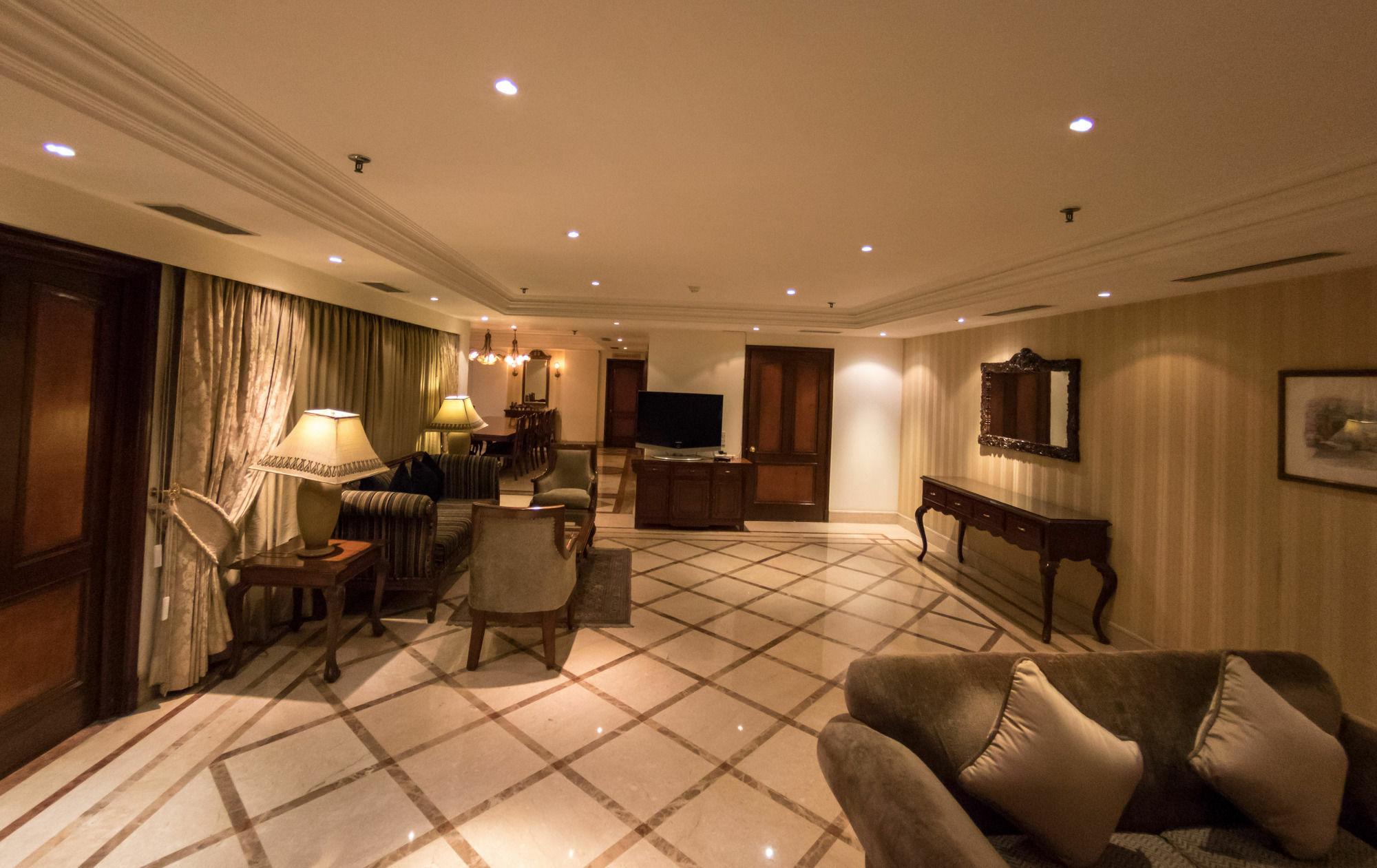 The Bristol Hotel Gurgaon Exterior foto