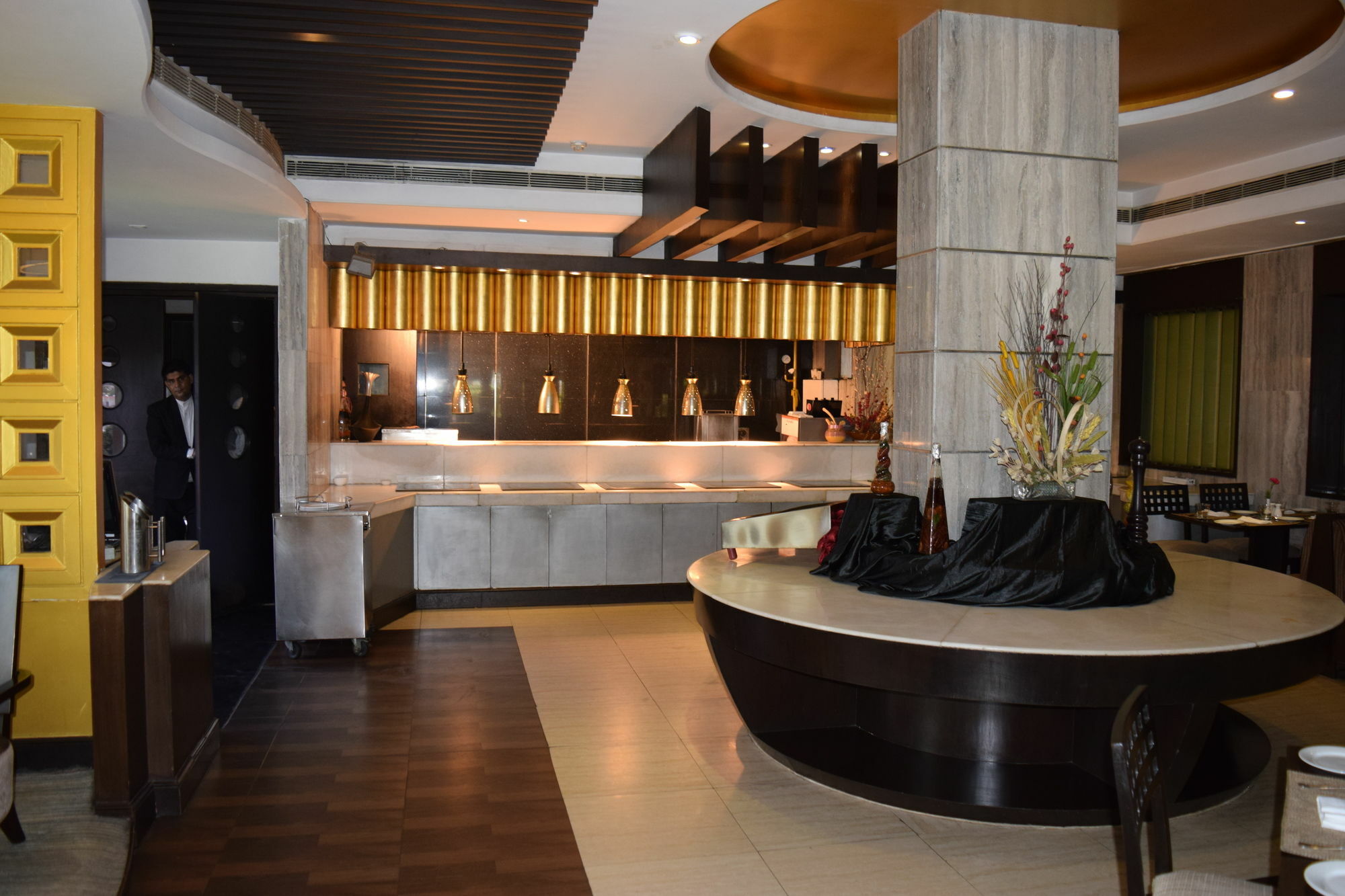 The Bristol Hotel Gurgaon Exterior foto